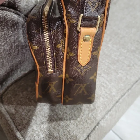 Louis Vuitton Monogram Amazone Bag - Picture 2 of 11